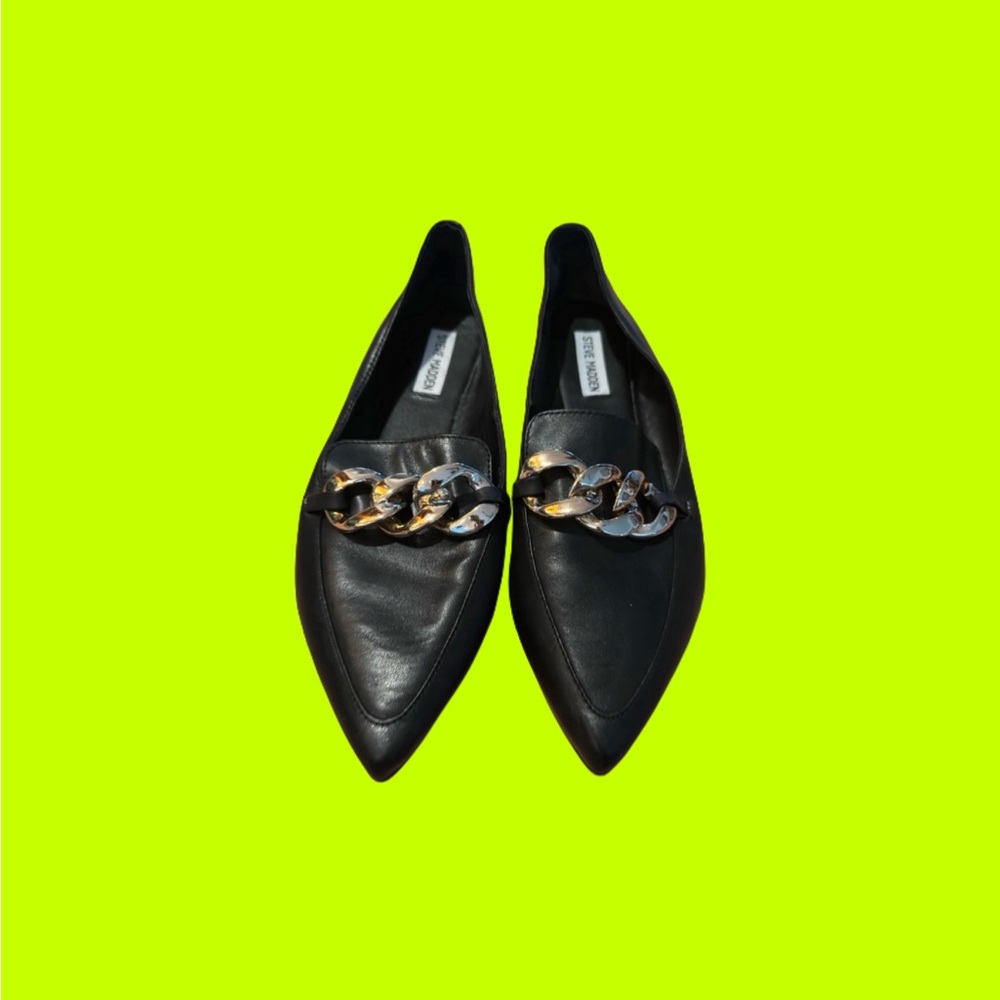 Steve Madden black pointed toe leather flats with gold tone chain size 11